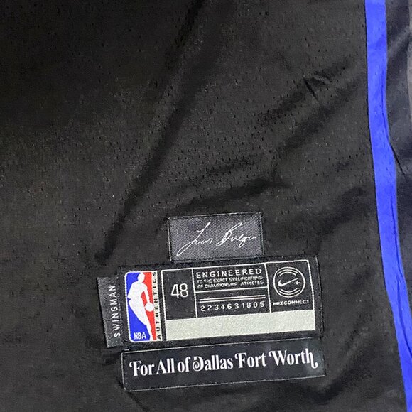 Brooklyn Nets Player Irving Number 11 In A Black Jersey - Picture 4 of 6